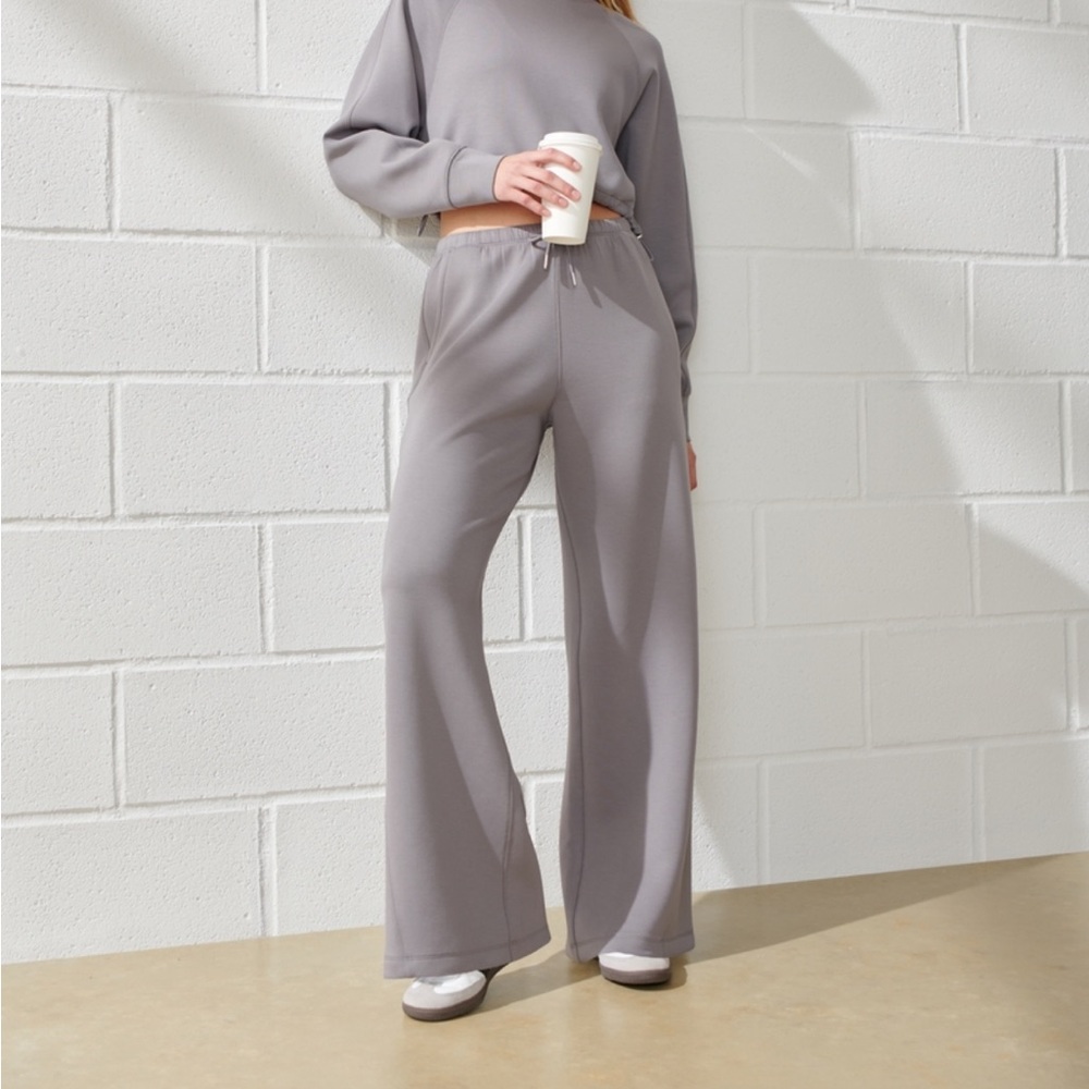 YPB neoKNIT Wide Leg Pant